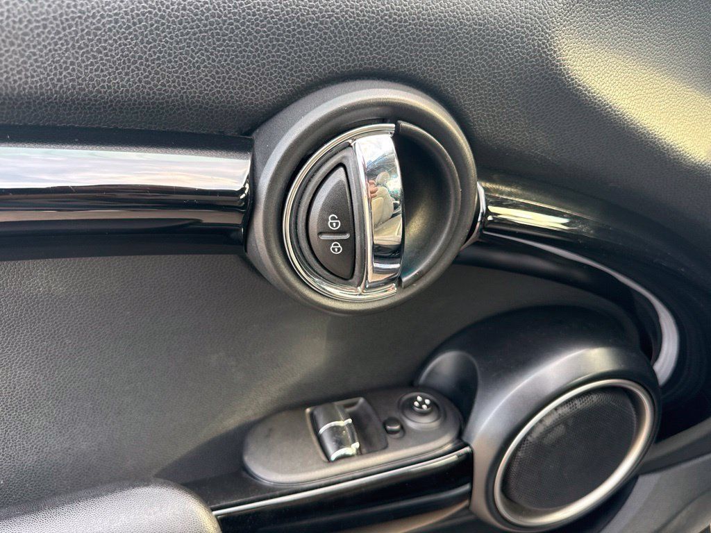 Used 2015 MINI Cooper S FWD image 15