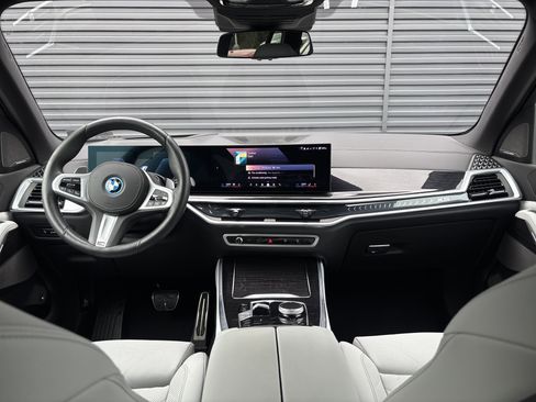 Used 2025 BMW X5 xDrive50e w/ M Sport Package image 22