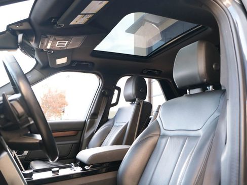 Used 2019 Land Rover Discovery HSE image 21