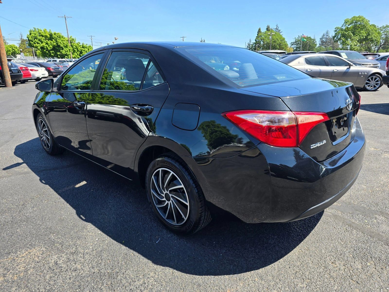 Used 2019 Toyota Corolla LE FWD image 3