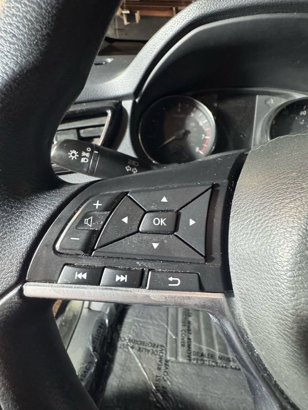 Used 2017 Nissan Rogue S AWD/4WD image 15