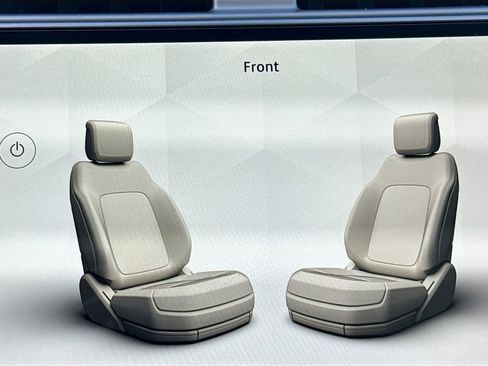 Used 2025 Land Rover Discovery S image 22