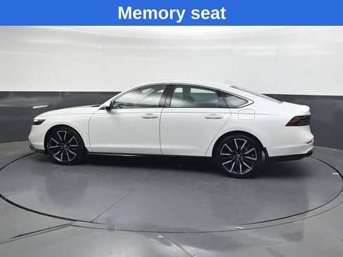 Used 2024 Honda Accord Touring image 7