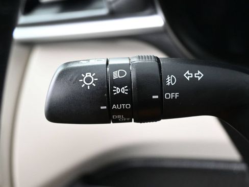 Used 2025 Toyota Sienna Platinum AWD/4WD image 12