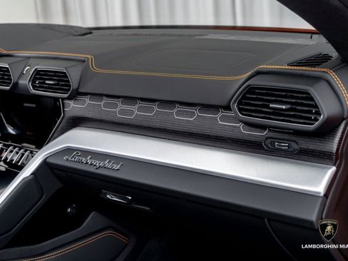 Used 2022 Lamborghini Urus image 47
