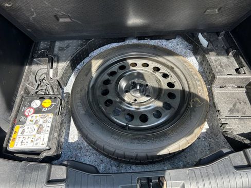 Used 2025 Ford Escape ST-Line FWD image 21
