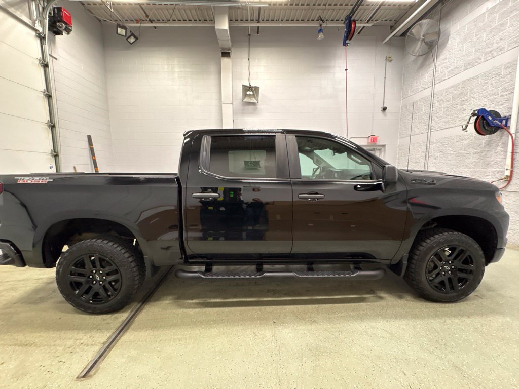 Used 2024 Chevrolet Silverado 1500 Custom Trail Boss w/ LPO, Dark Essentials Package AWD/4WD image 3