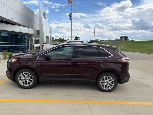 Certified 2024 Ford Edge SEL w/ Convenience Package AWD/4WD image 6