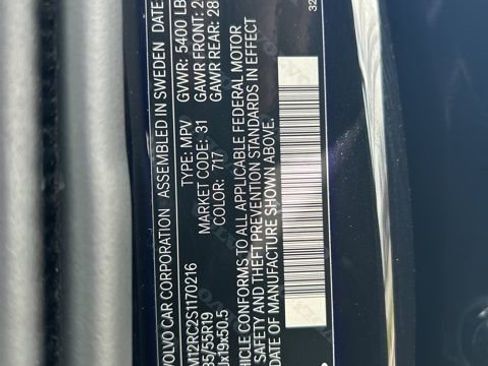 Certified 2025 Volvo XC60 B5 Plus image 28