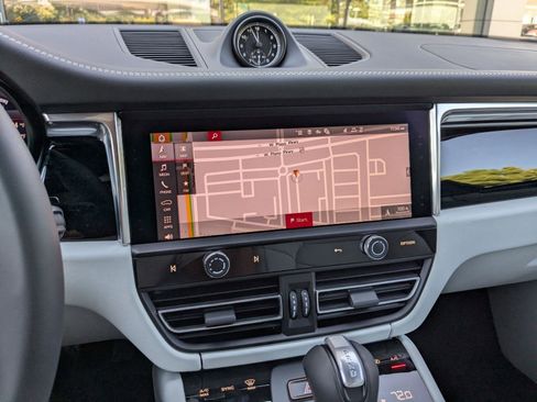 Certified 2026 Porsche Macan AWD/4WD image 17