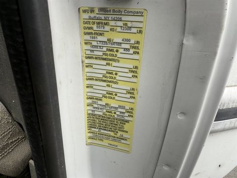 Used 2015 Chevrolet Express 3500 Extended w/ Smoker's Package image 21