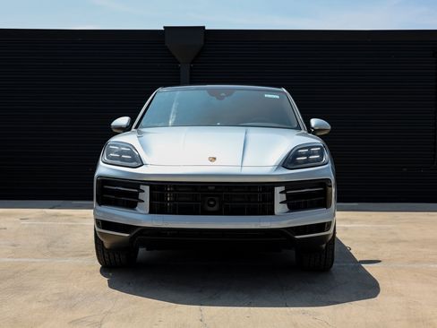 Certified 2025 Porsche Cayenne Coupe image 10