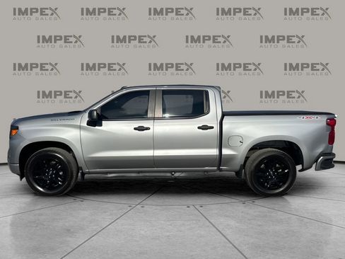 Used 2023 Chevrolet Silverado 1500 Custom image 2