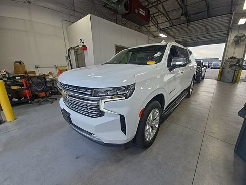 Used 2023 Chevrolet Suburban Premier AWD/4WD image 2