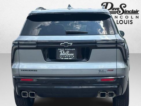 Used 2026 Chevrolet Traverse RS w/ LPO, Floor Liner Package FWD image 4