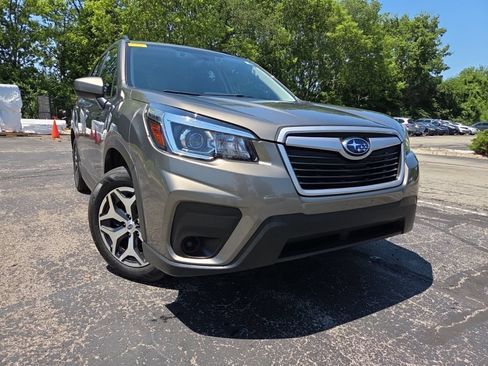 Used 2019 Subaru Forester Premium AWD/4WD image 21