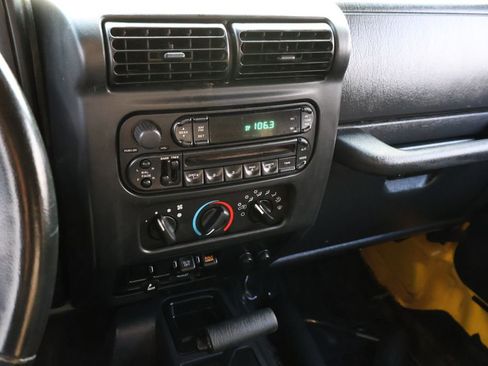 Used 2004 Jeep Wrangler Rubicon AWD/4WD image 16