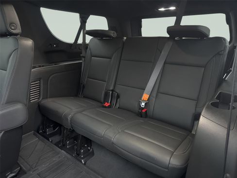 Used 2024 Chevrolet Suburban Z71 w/ Luxury Package image 15