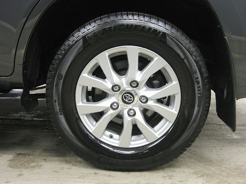 Certified 2017 Toyota Land Cruiser image 32