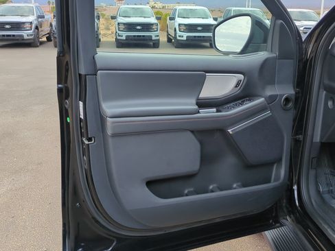 Used 2025 Ford Expedition Active AWD/4WD image 14