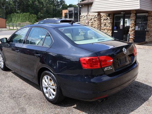 Used 2011 Volkswagen Jetta SE FWD image 7
