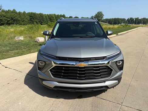 Used 2024 Chevrolet TrailBlazer LT w/ LT Cold Weather Package FWD image 12