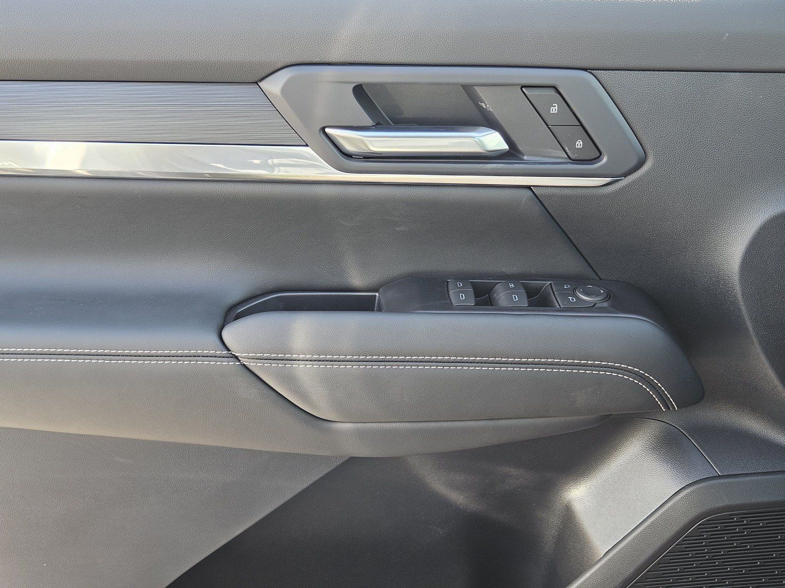 New 2027 GMC Terrain Elevation FWD image 16