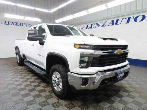 Used 2025 Chevrolet Silverado 2500 LT w/ Convenience Package image 3