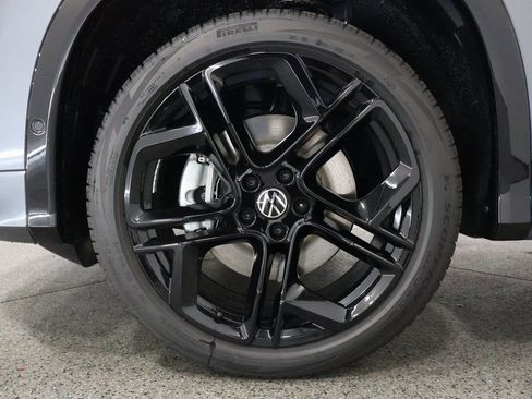 New 2026 Volkswagen Tiguan SE R-Line image 5