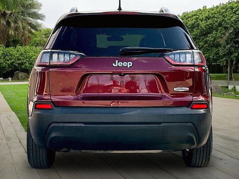 Used 2019 Jeep Cherokee Latitude Plus FWD image 3