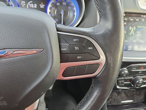 Used 2019 Chrysler 300 Limited image 19