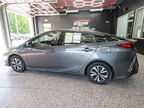 Used 2018 Toyota Prius Prime Advanced FWD image 2