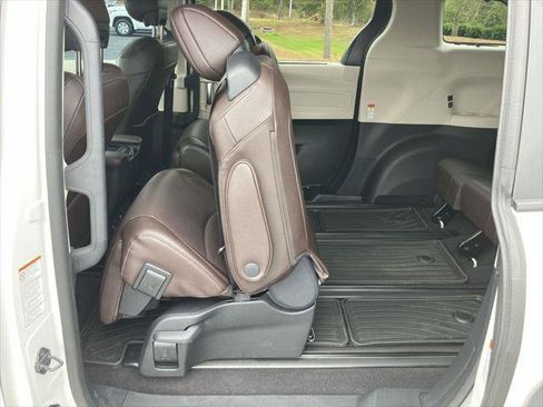 Certified 2023 Toyota Sienna Platinum image 30