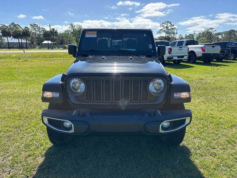 Certified 2024 Jeep Gladiator Sport AWD/4WD image 8