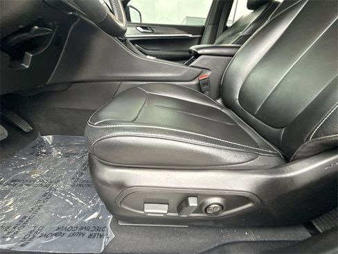 Used 2024 Jeep Grand Cherokee Limited w/ Black Appearance Package image 12