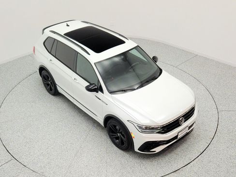 Used 2023 Volkswagen Tiguan SE R-Line FWD image 25