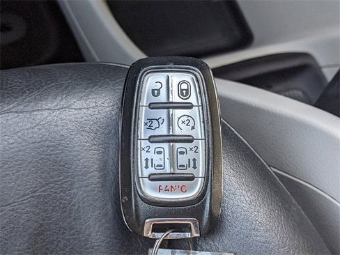 Used 2017 Chrysler Pacifica Touring-L image 25