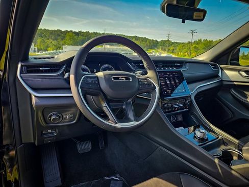 New 2025 Jeep Grand Cherokee L Altitude image 13