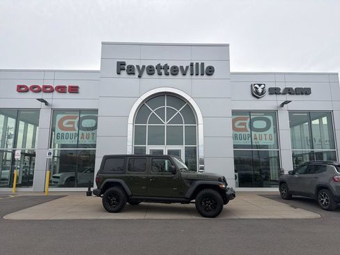 Used 2022 Jeep Wrangler Unlimited Sport AWD/4WD image 3