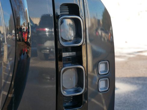 Used 2025 Land Rover Defender 110 V8 image 11