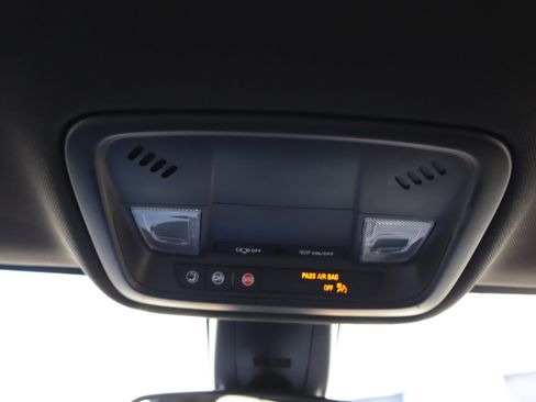 Used 2023 Chevrolet Traverse LT FWD image 30