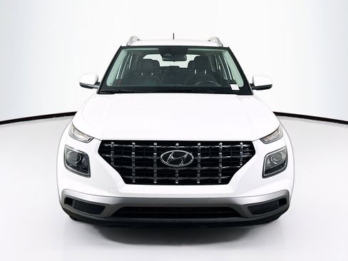 Used 2025 Hyundai Venue SEL image 2