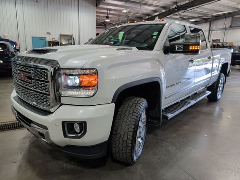 Used 2018 GMC Sierra 2500 Denali image 6