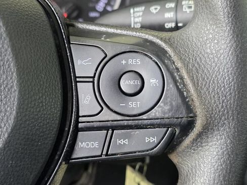 Used 2020 Toyota RAV4 LE FWD image 21