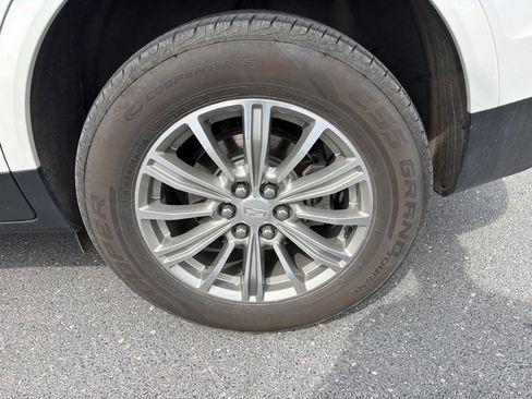 Used 2018 Cadillac XT5 Luxury w/ Driver Awareness Package FWD image 14