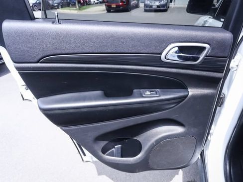 Used 2020 Jeep Grand Cherokee Laredo AWD/4WD image 51