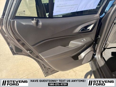 Used 2025 Chevrolet Trax LT w/ LT Convenience Package image 31