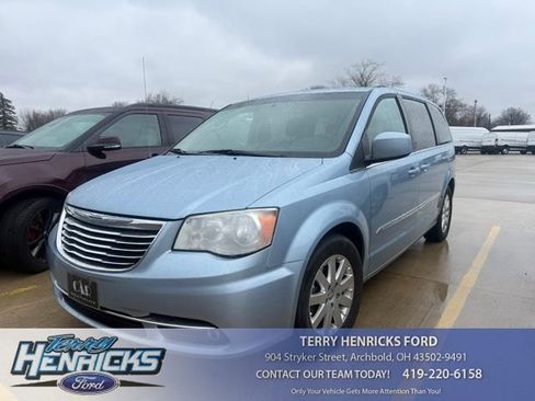 Used 2013 Chrysler Town & Country Touring image 1