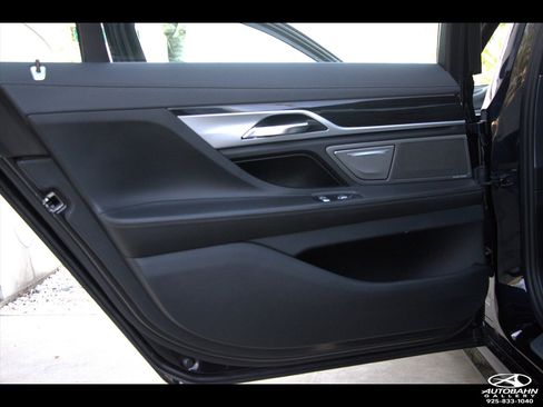 Used 2019 BMW 740i w/ M Sport Package RWD image 28
