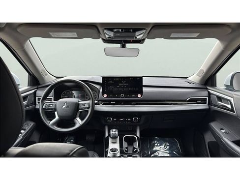 Used 2025 Mitsubishi Outlander SE FWD image 22